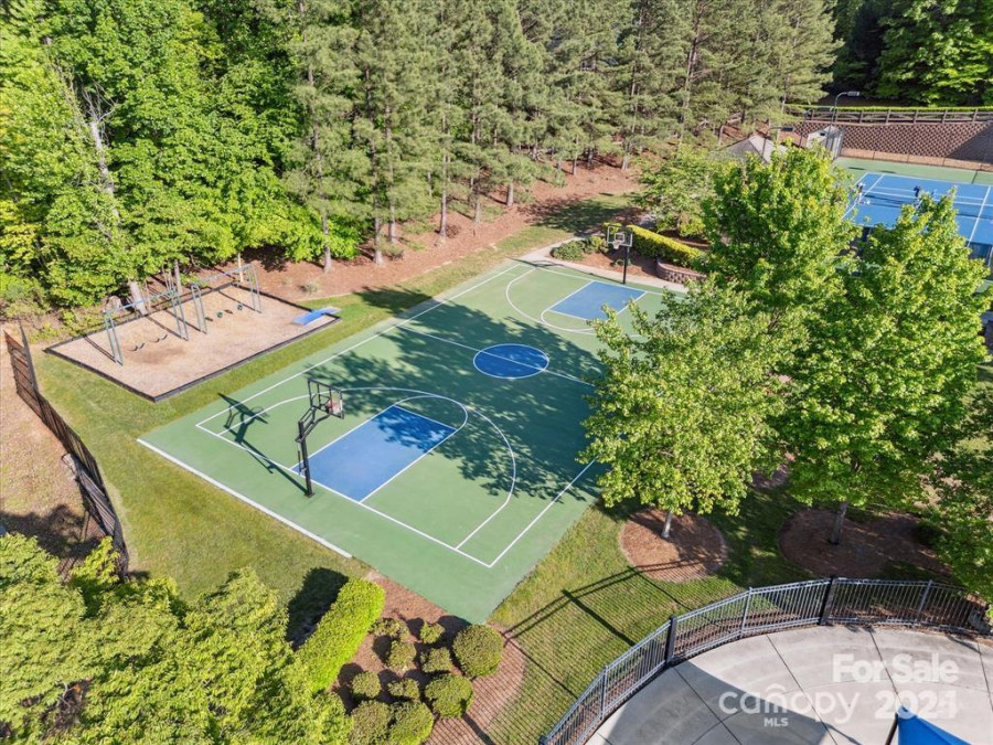 2001 Arundale Ln Matthews, NC 28104