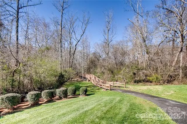 2001 Arundale Ln Matthews, NC 28104