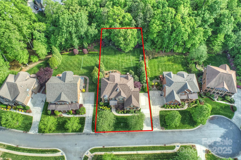 2001 Arundale Ln Matthews, NC 28104