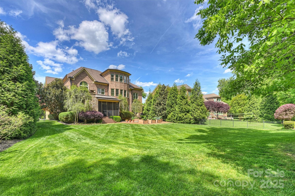 2001 Arundale Ln Matthews, NC 28104