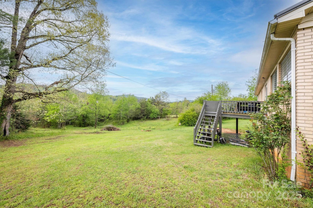 4636 Oak Hill School Rd Lenoir, NC 28645