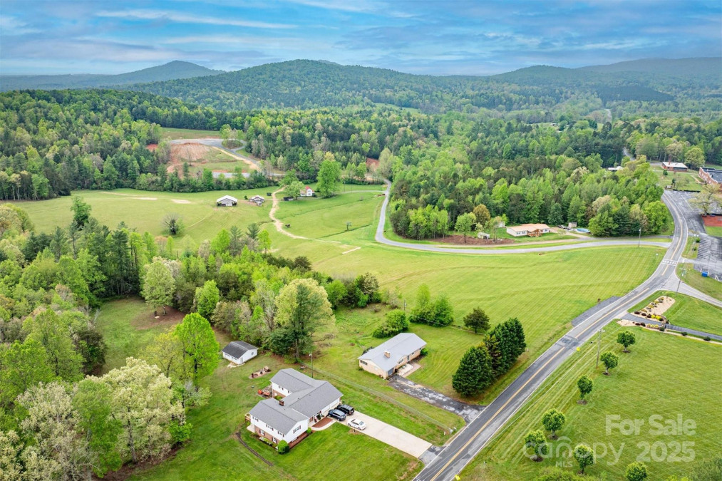 4636 Oak Hill School Rd Lenoir, NC 28645