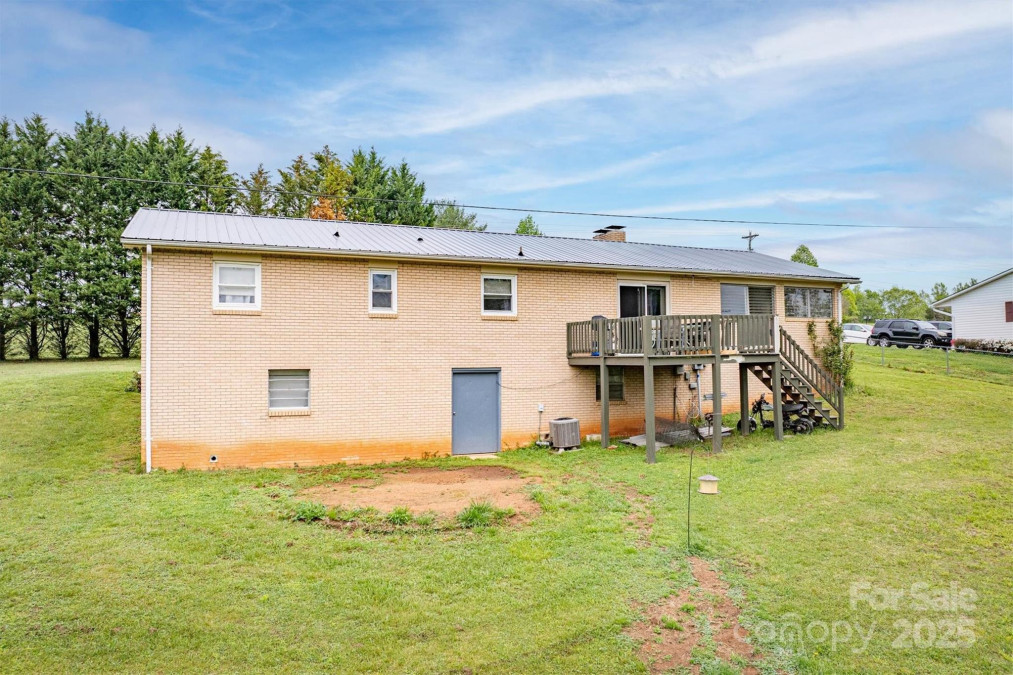 4636 Oak Hill School Rd Lenoir, NC 28645