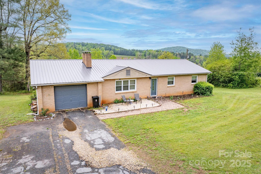 4636 Oak Hill School Rd Lenoir, NC 28645