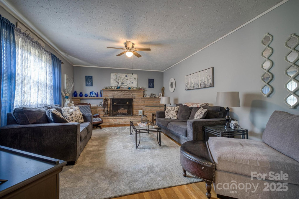 4636 Oak Hill School Rd Lenoir, NC 28645