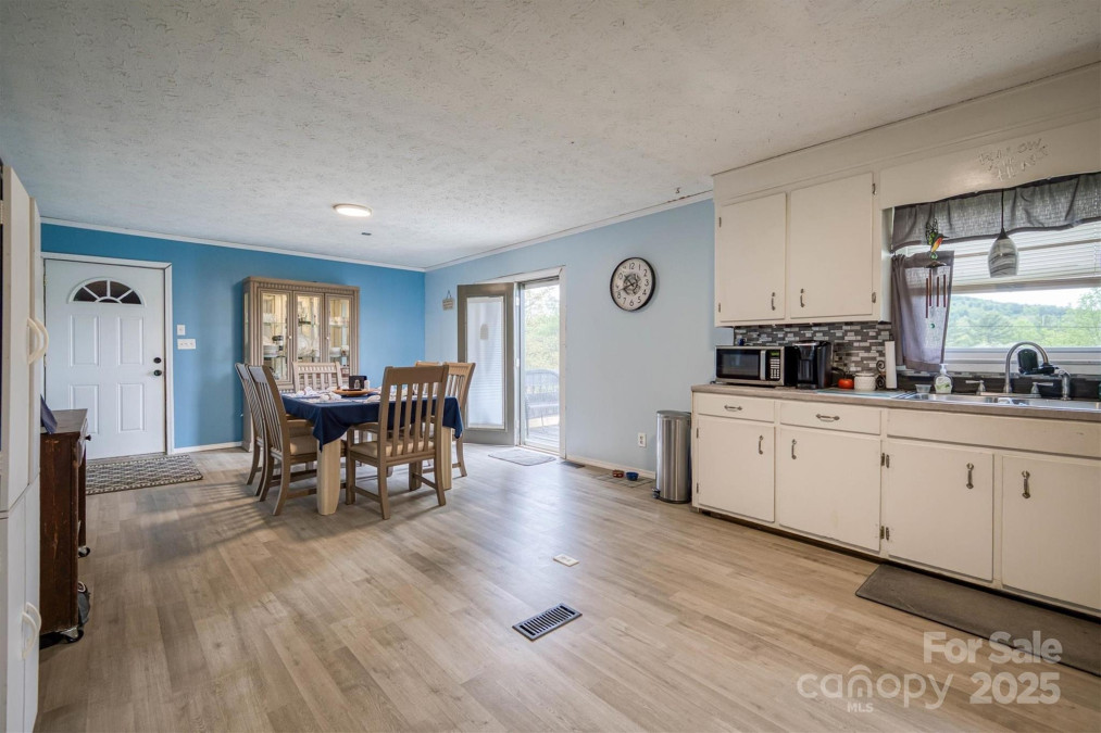 4636 Oak Hill School Rd Lenoir, NC 28645