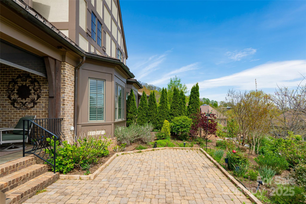 6 Golfside Ct Arden, NC 28704