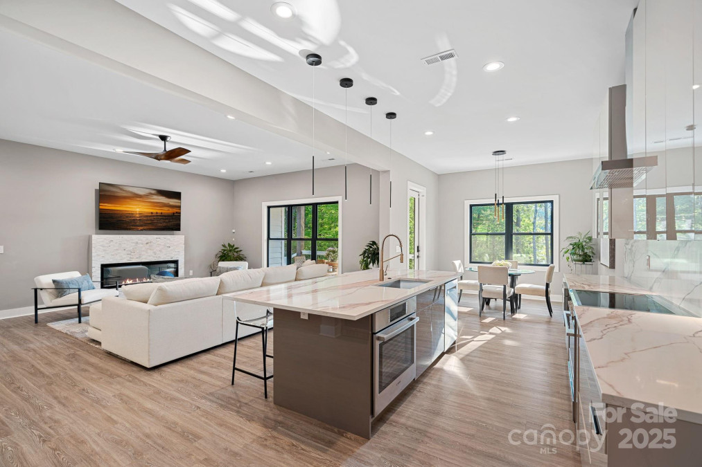 127 Holt Ln Mooresville, NC 28117