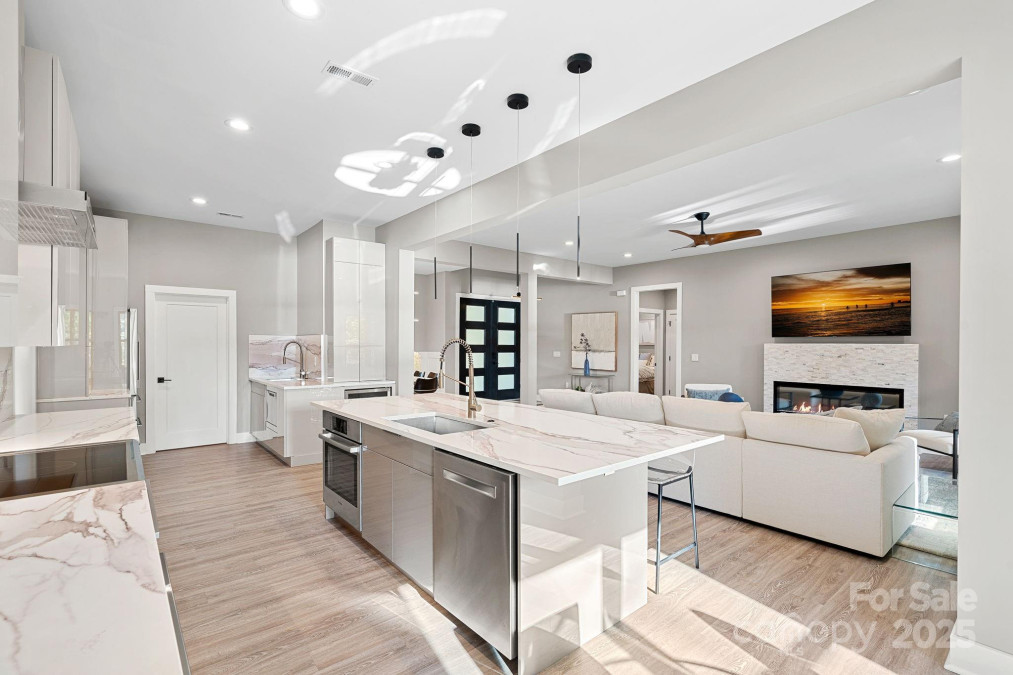 127 Holt Ln Mooresville, NC 28117