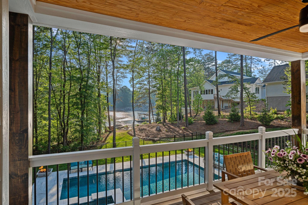 127 Holt Ln Mooresville, NC 28117