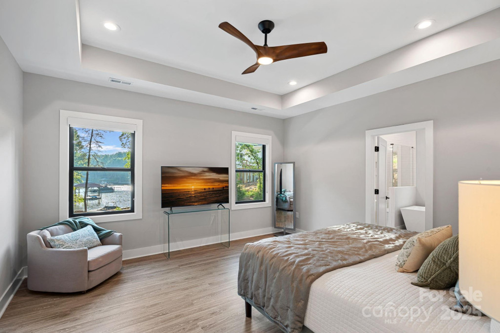 127 Holt Ln Mooresville, NC 28117