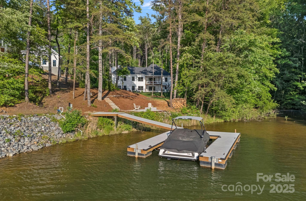 127 Holt Ln Mooresville, NC 28117