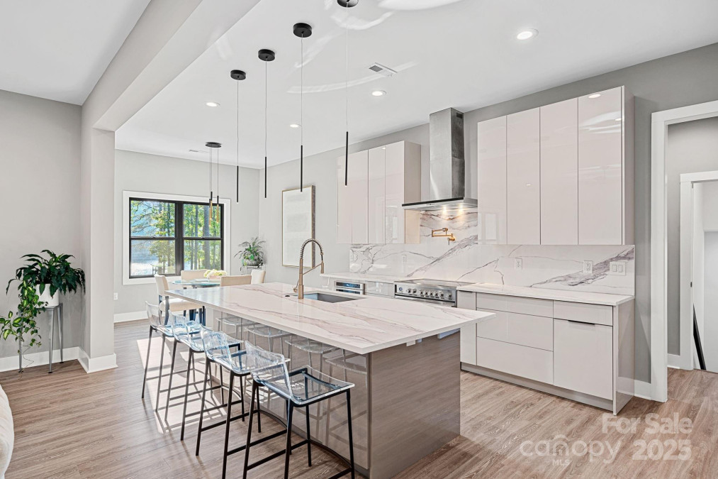 127 Holt Ln Mooresville, NC 28117