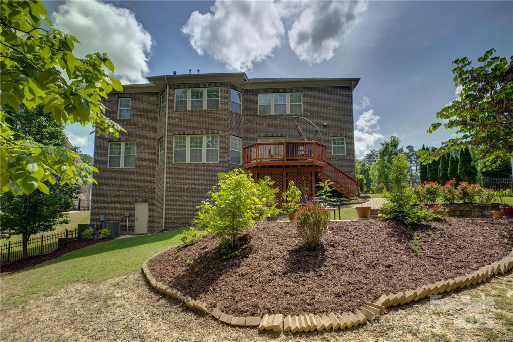 16519 Flintrock Falls Ln Charlotte, NC 28278
