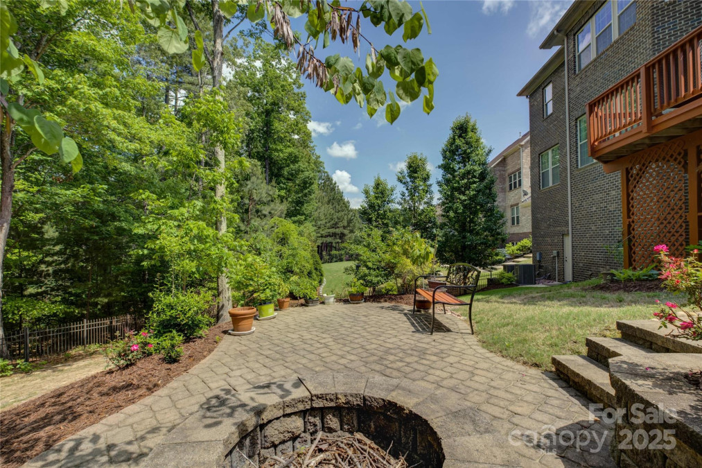 16519 Flintrock Falls Ln Charlotte, NC 28278