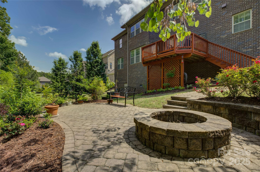 16519 Flintrock Falls Ln Charlotte, NC 28278