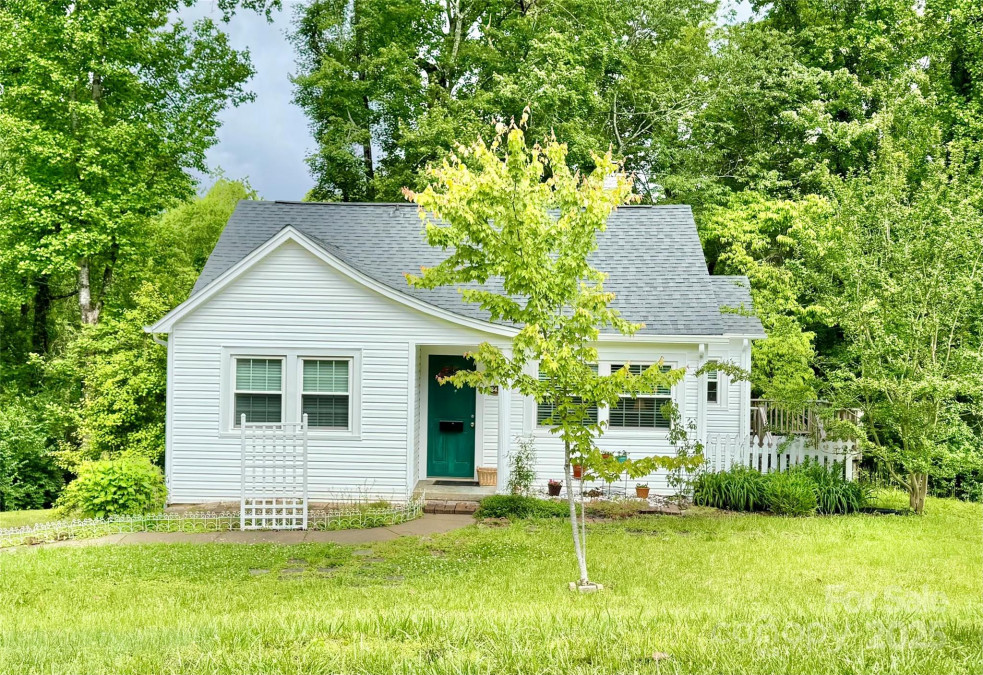 341 Eastover Cir Lenoir, NC 28645