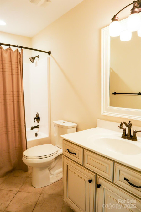 1215 39th Ave Hickory, NC 28601
