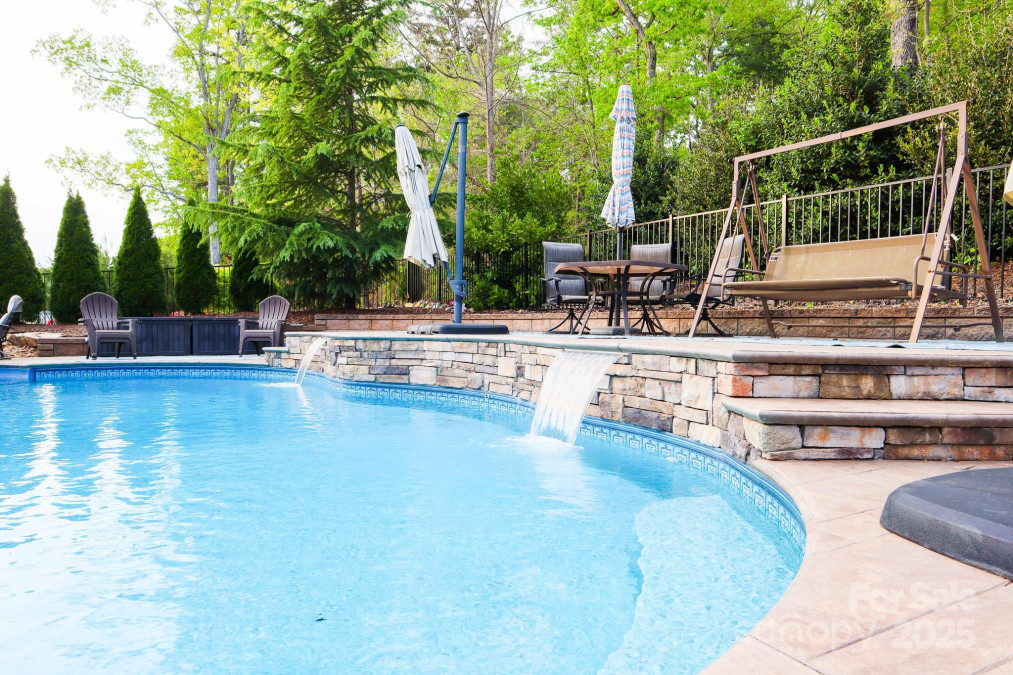 1215 39th Ave Hickory, NC 28601