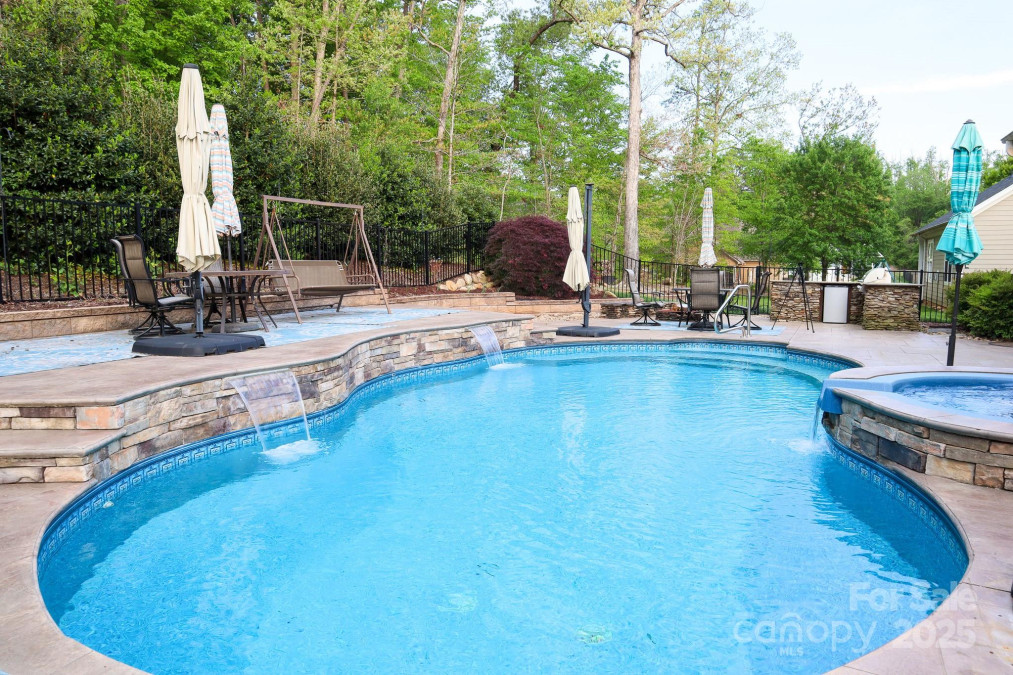 1215 39th Ave Hickory, NC 28601