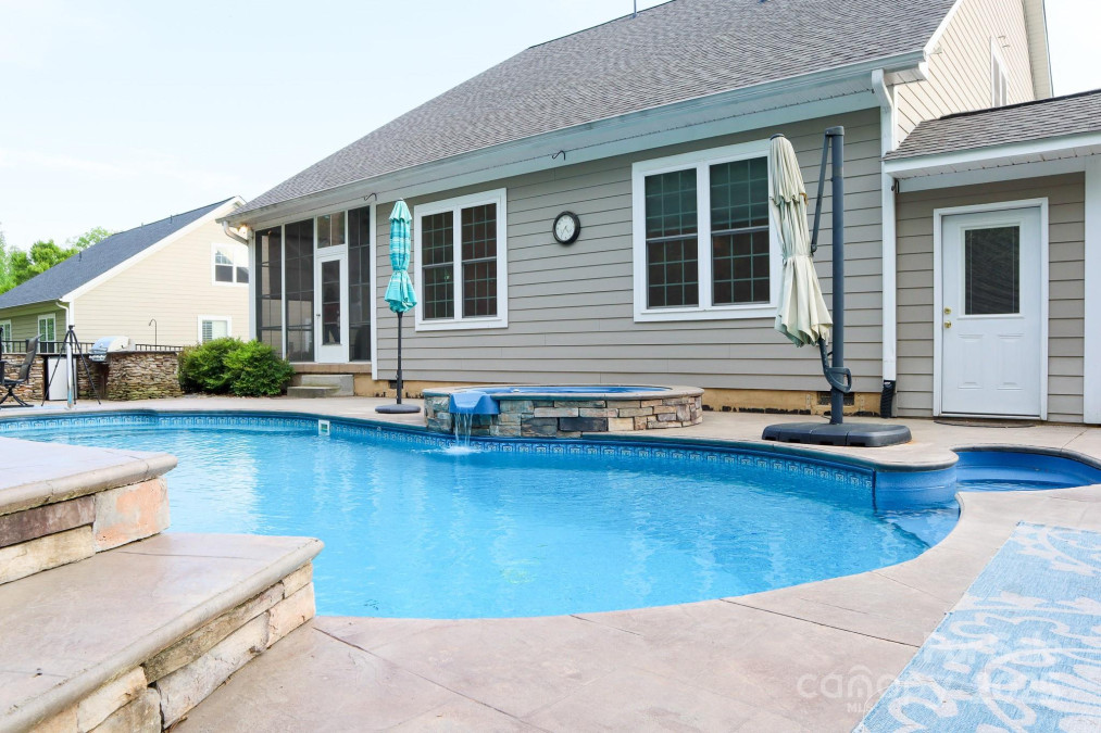 1215 39th Ave Hickory, NC 28601