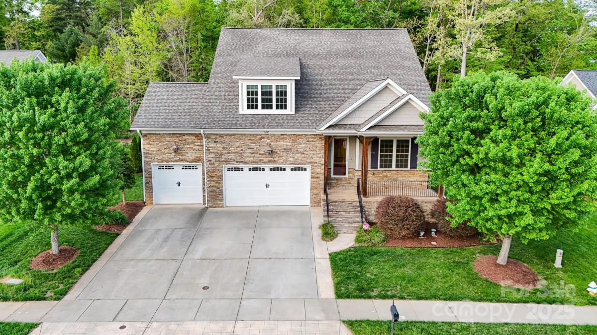 1215 39th Ave Hickory, NC 28601