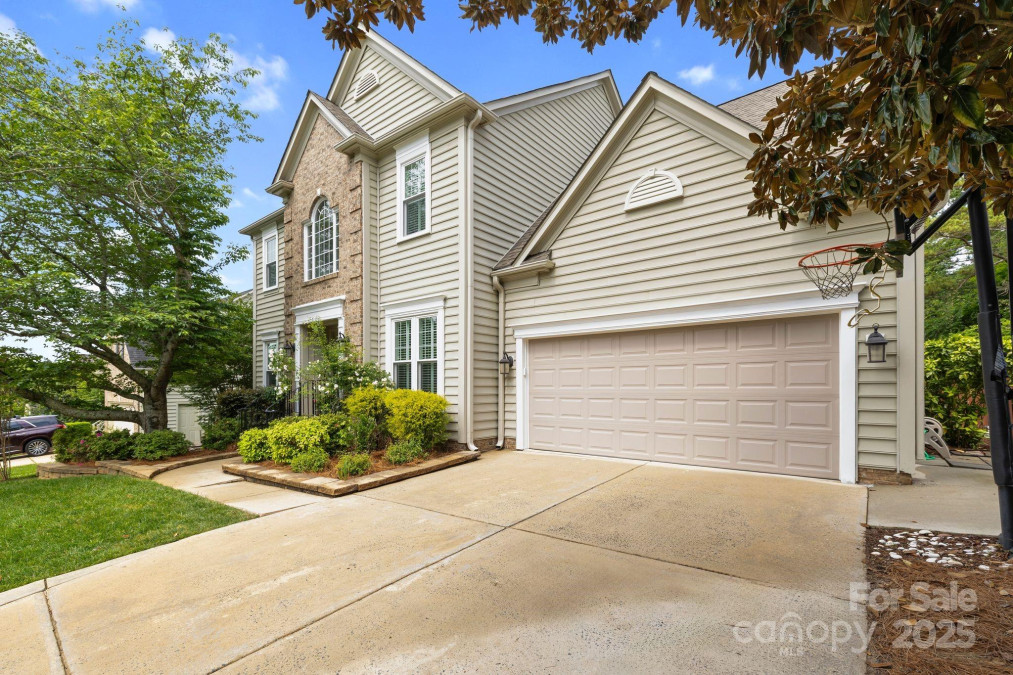 2710 Providence Spring Ln Charlotte, NC 28270