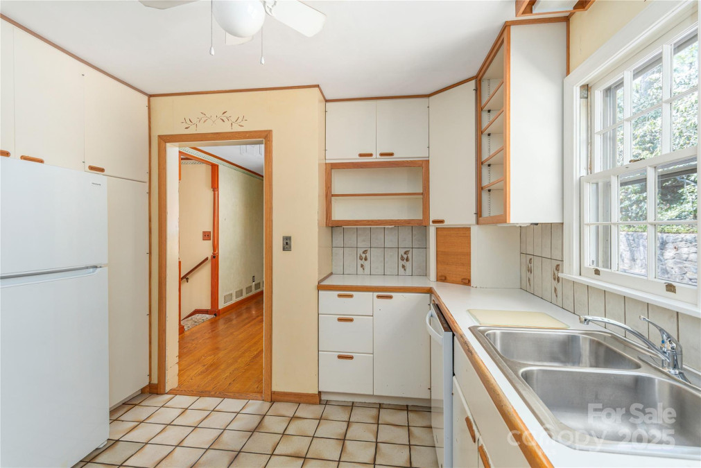 220 Ridge Rd Waynesville, NC 28786