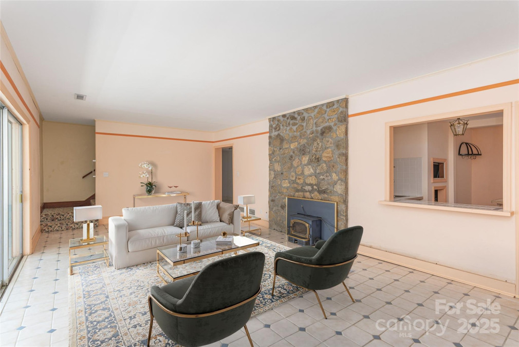 220 Ridge Rd Waynesville, NC 28786