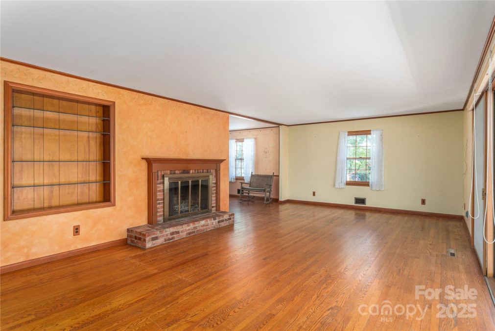 220 Ridge Rd Waynesville, NC 28786