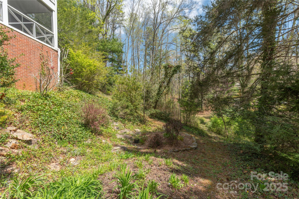 220 Ridge Rd Waynesville, NC 28786