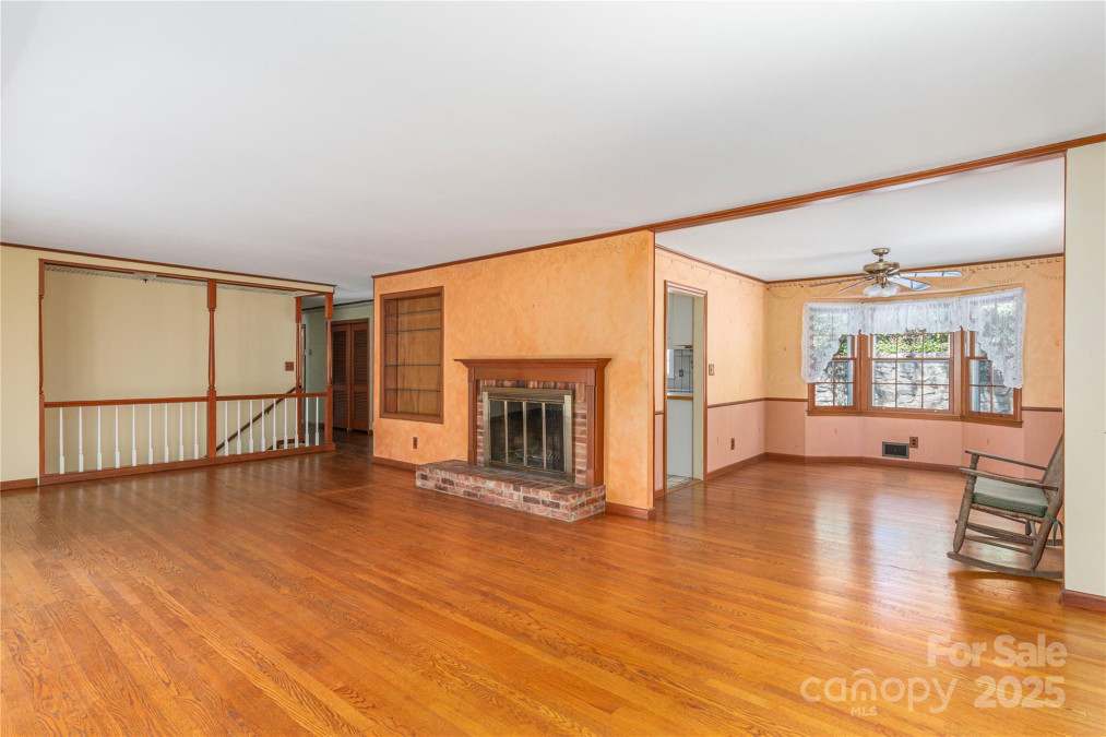 220 Ridge Rd Waynesville, NC 28786