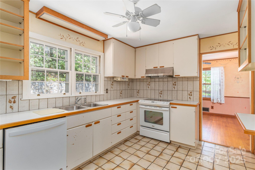 220 Ridge Rd Waynesville, NC 28786