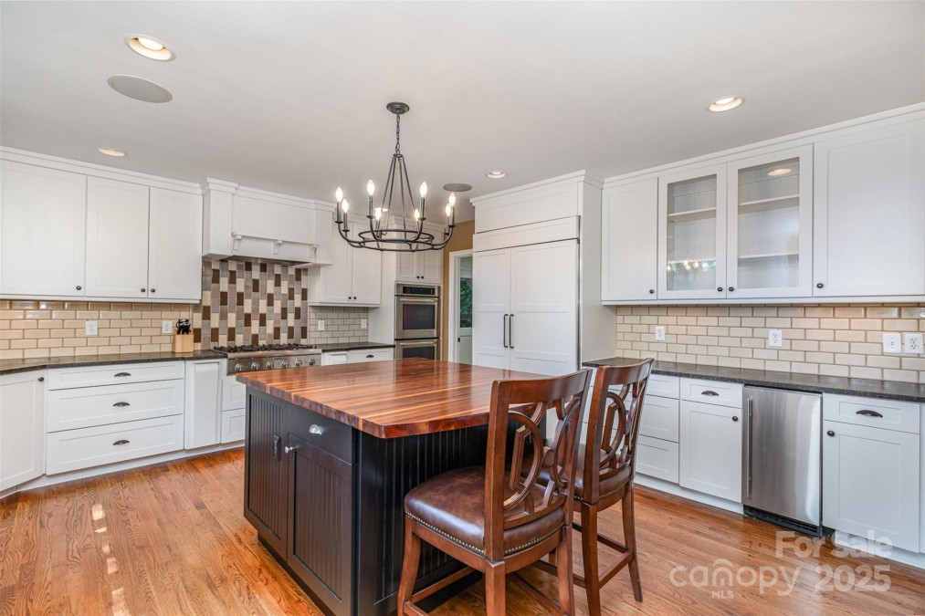 4467 Woodlark Ln Charlotte, NC 28211
