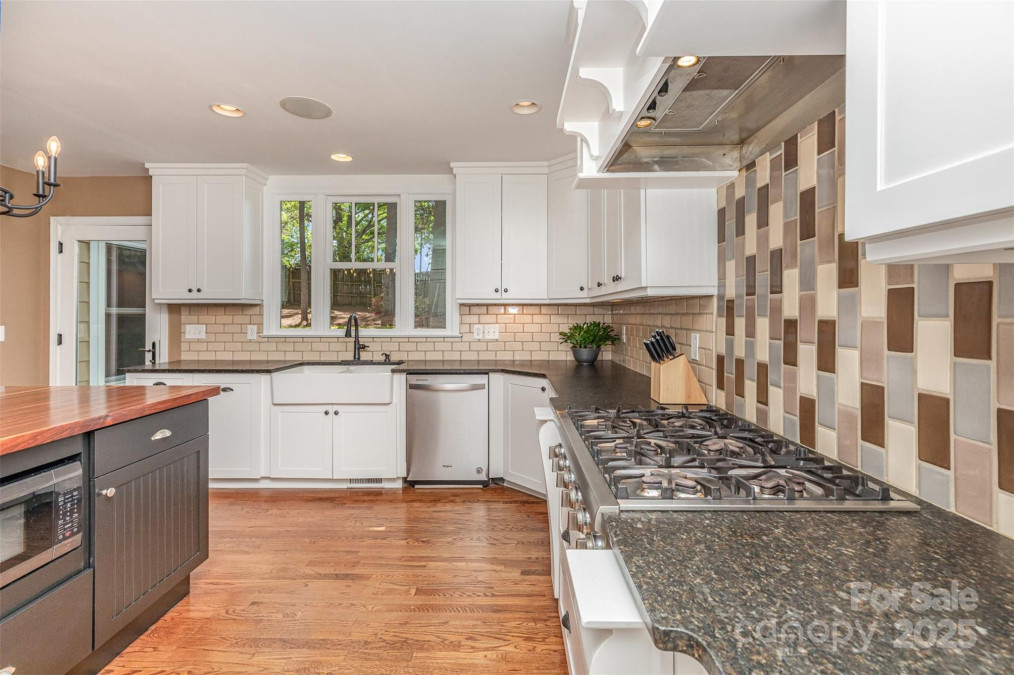 4467 Woodlark Ln Charlotte, NC 28211