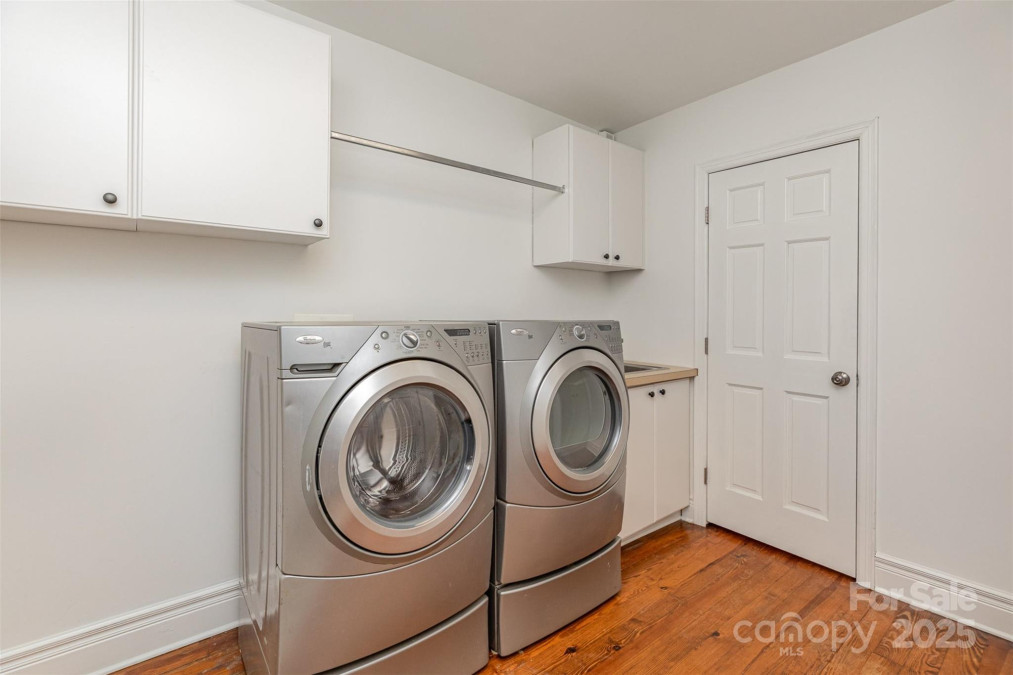 4467 Woodlark Ln Charlotte, NC 28211