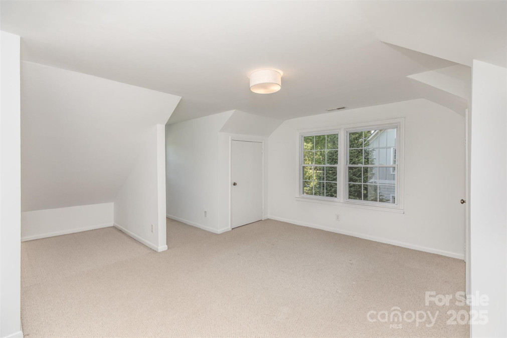 4467 Woodlark Ln Charlotte, NC 28211