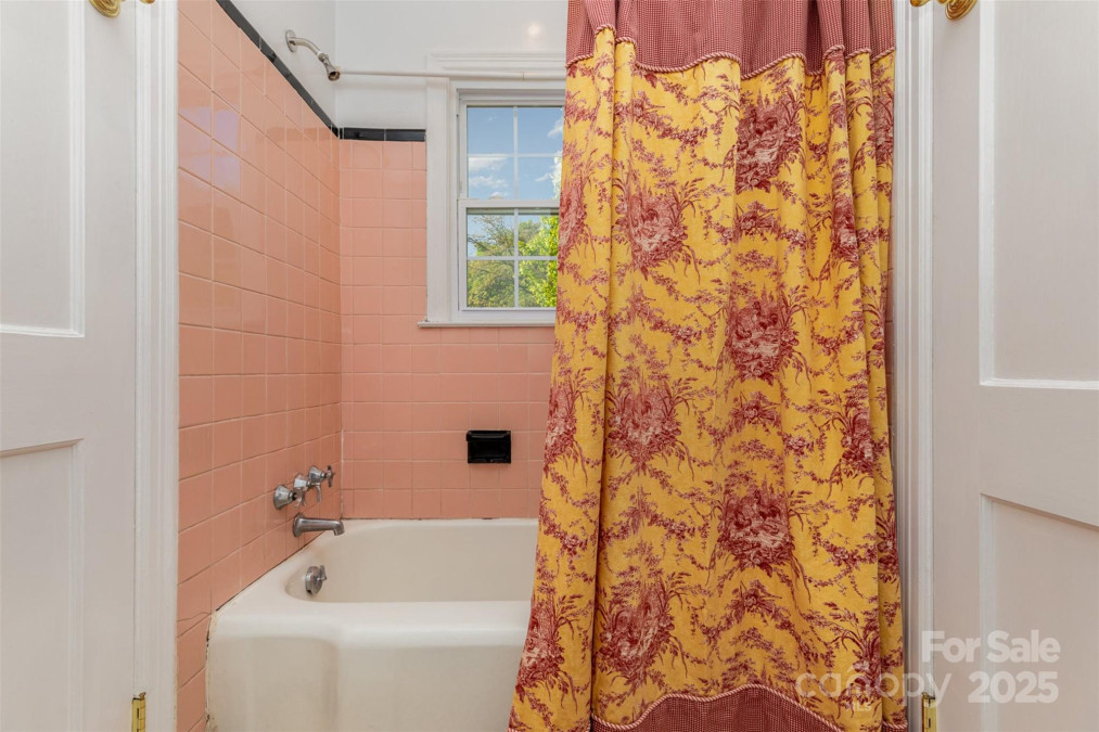 4467 Woodlark Ln Charlotte, NC 28211