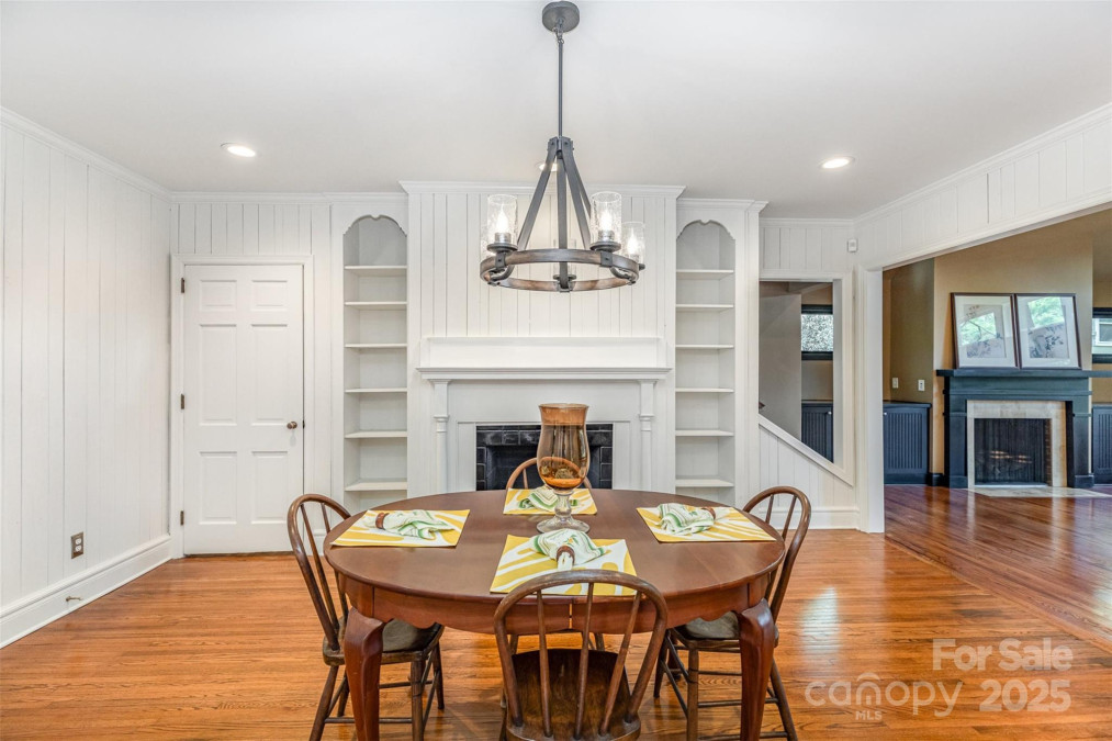 4467 Woodlark Ln Charlotte, NC 28211