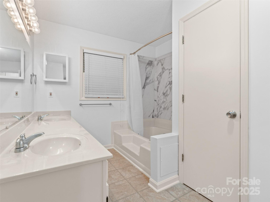 802 Parkway Vista Dr Asheville, NC 28805