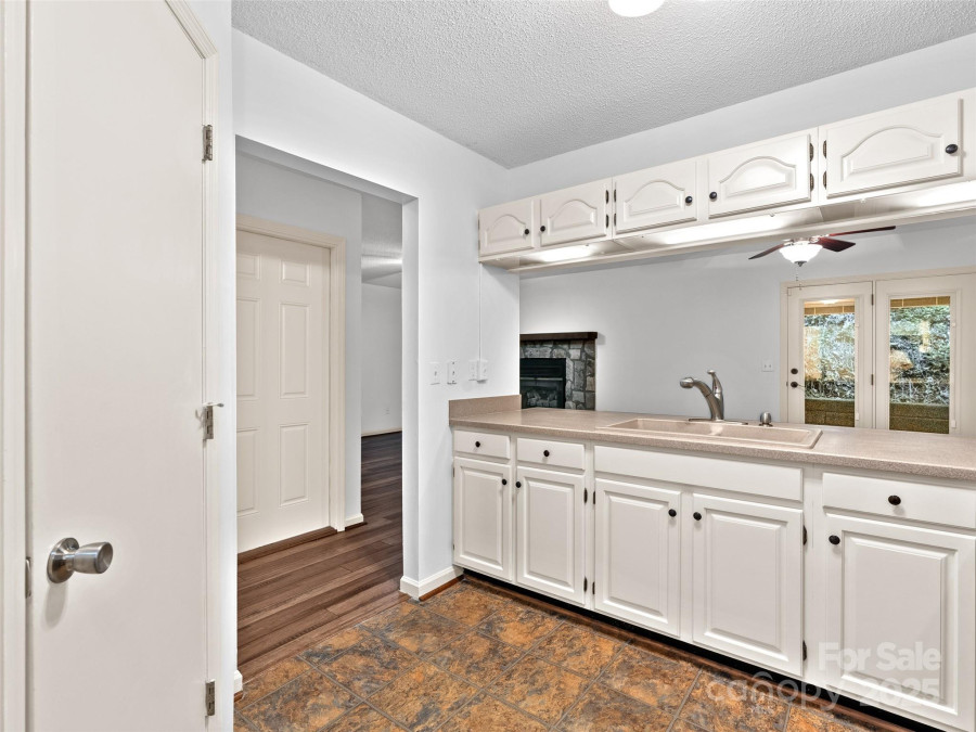 802 Parkway Vista Dr Asheville, NC 28805