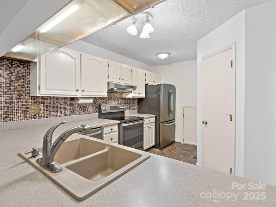 802 Parkway Vista Dr Asheville, NC 28805