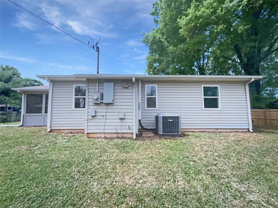 109 Downing St Troutman, NC 28166
