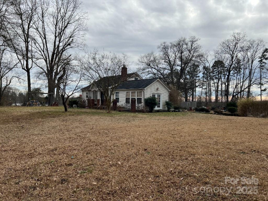 14131 Lucia Riverbend Hw Mount Holly, NC 28120