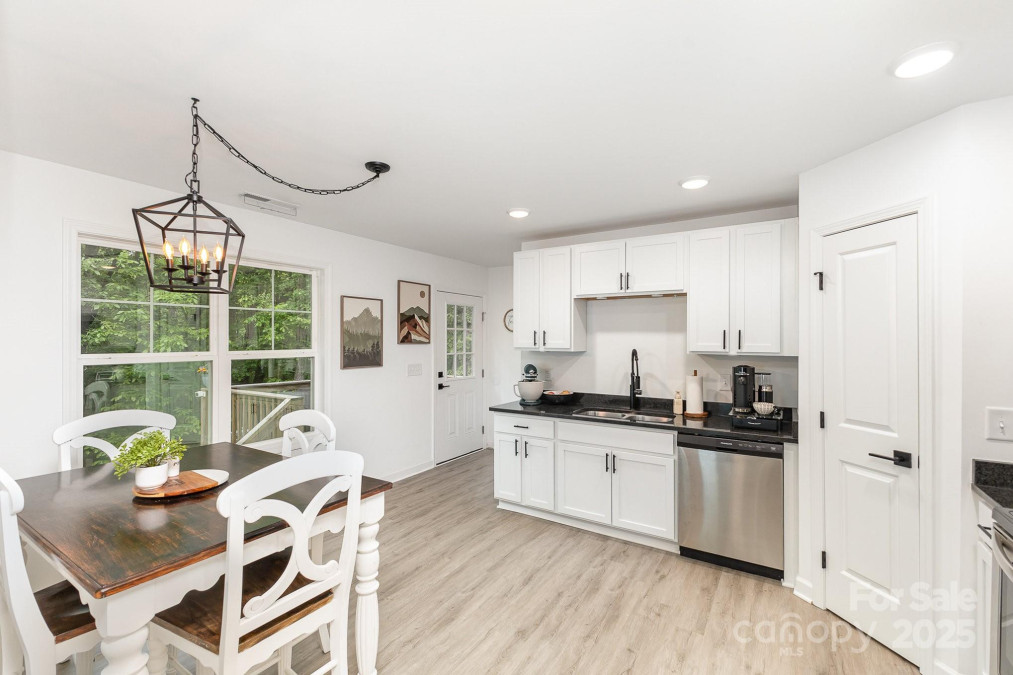 409 Woodcrest Ln Albemarle, NC 28001