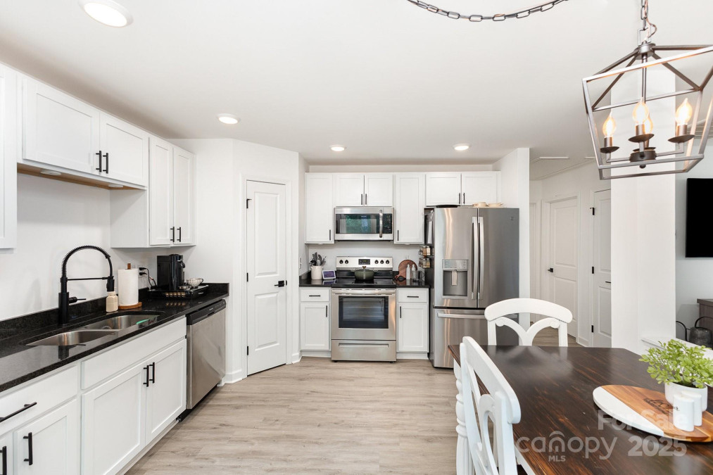 409 Woodcrest Ln Albemarle, NC 28001