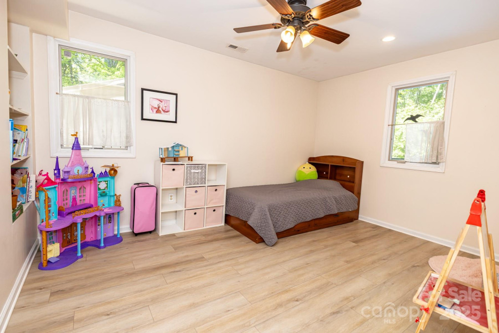 85 Riley Dr Taylorsville, NC 28681
