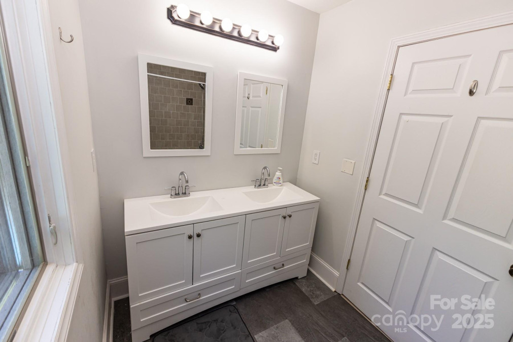 85 Riley Dr Taylorsville, NC 28681