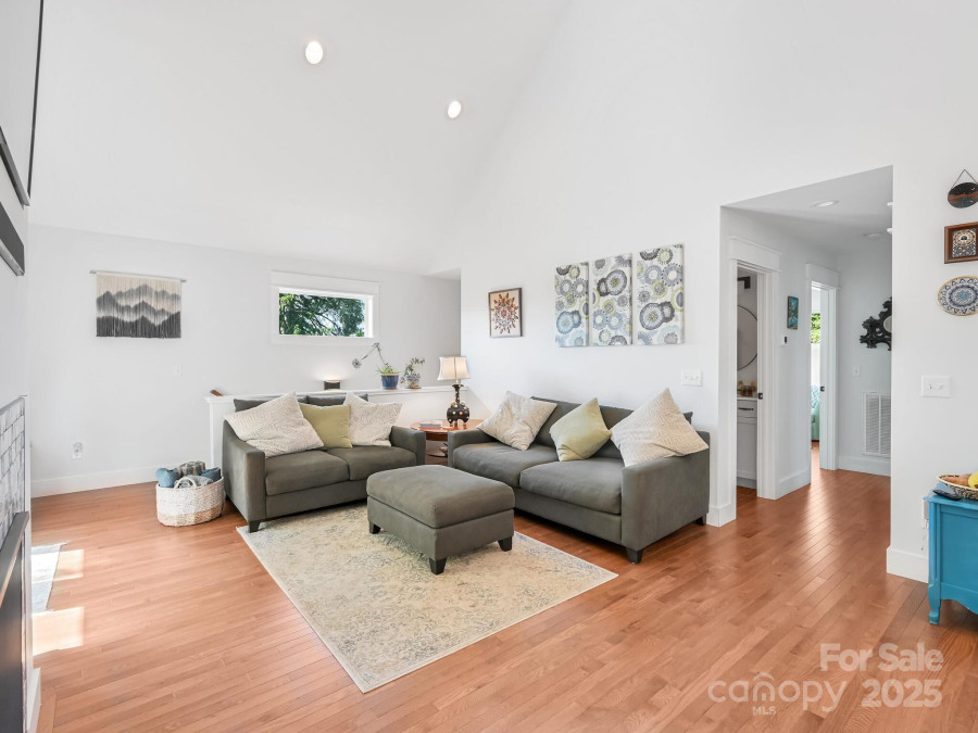 18 Covington St Asheville, NC 28806