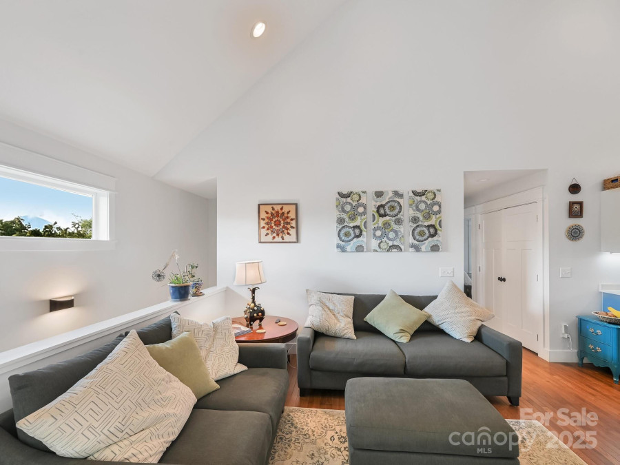 18 Covington St Asheville, NC 28806